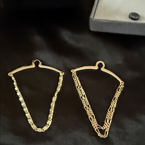 Elegant Gold Chain tie accessory. Excellent beautiful condition.